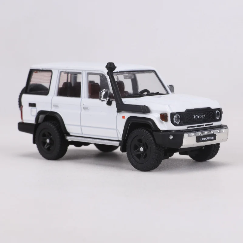 Modelo De Coche De Aleación A Escala 1:64 (blanco) Y Modelo De Coche De Juguete.