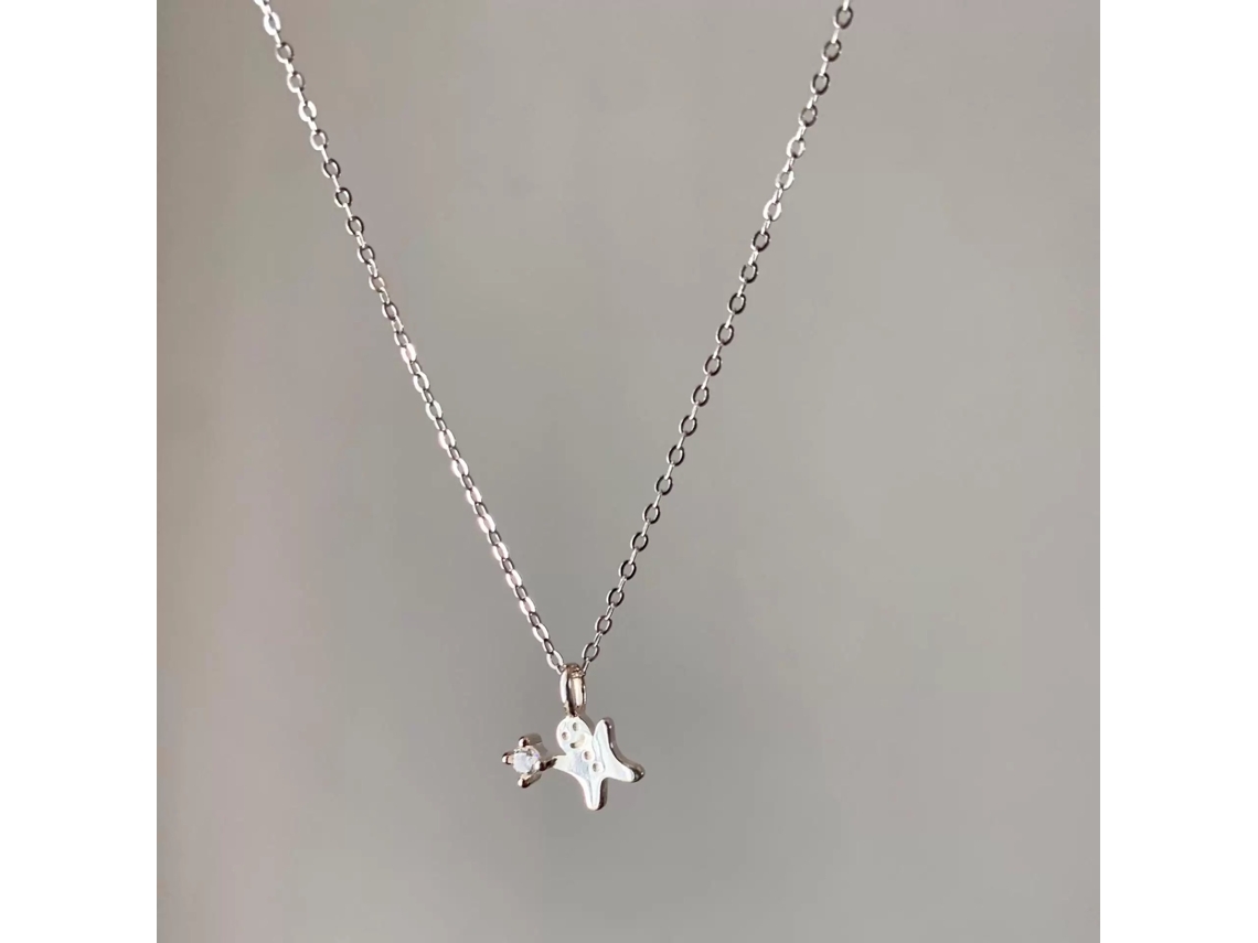Collar con forma de un simpático y adorable personaje de galleta de jengibre, en plata de ley 925, perfecto para regalar a amigos (plata blanca chapada en oro).