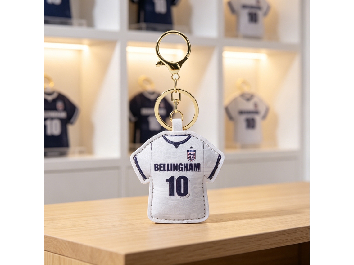Un Llavero Genérico Con Forma De Camiseta De Fútbol, Un Accesorio Para Los Aficionados Al Mundial Y A La Eurocopa, Un Regalo Ideal, Ergonómi