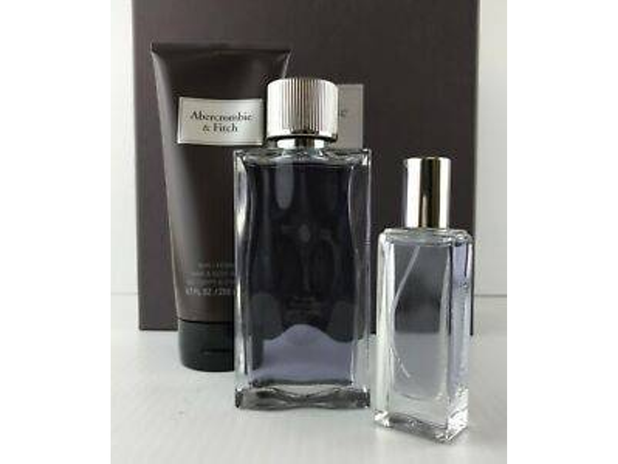Cofre ABERCROMBIE & FITCH First Instinct Man Edt 100 ml + Edt 15 ml + Jabon Cuerpo y Cabello 200 ml
