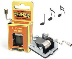 Kikkerland 1224 Caja decorativa here comes the