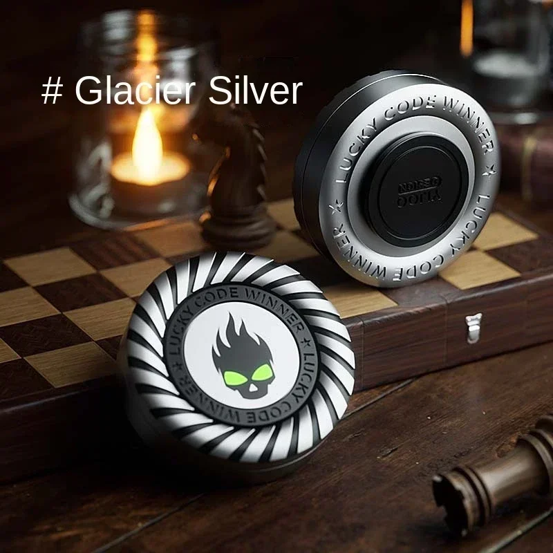 (plata) Juguete Antiestrés 3 En 1: Empujador De Monedas Magnético, Spinner Y Clicker.