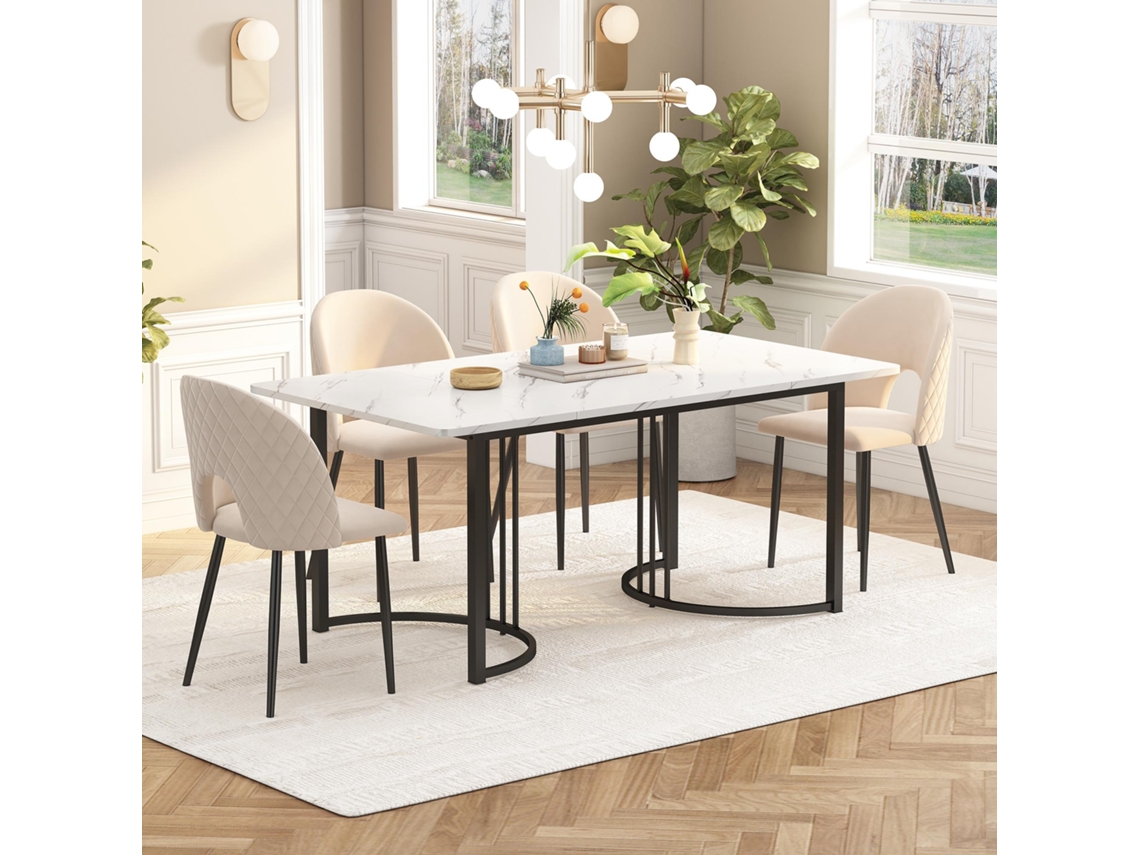 Conjunto de comedor de 140×80 cm con mesa y 4 sillas, patas negras, sillas de terciopelo beige, estampado Mobrio de rombos.