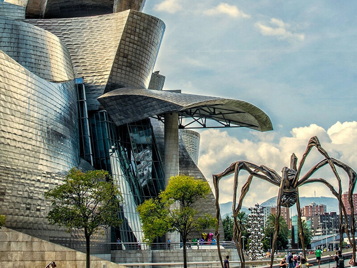Caja Regalo SMARTBOX Museo Guggenheim Bilbao: 2 Entradas de Adulto Y Tour Al Aire Libre