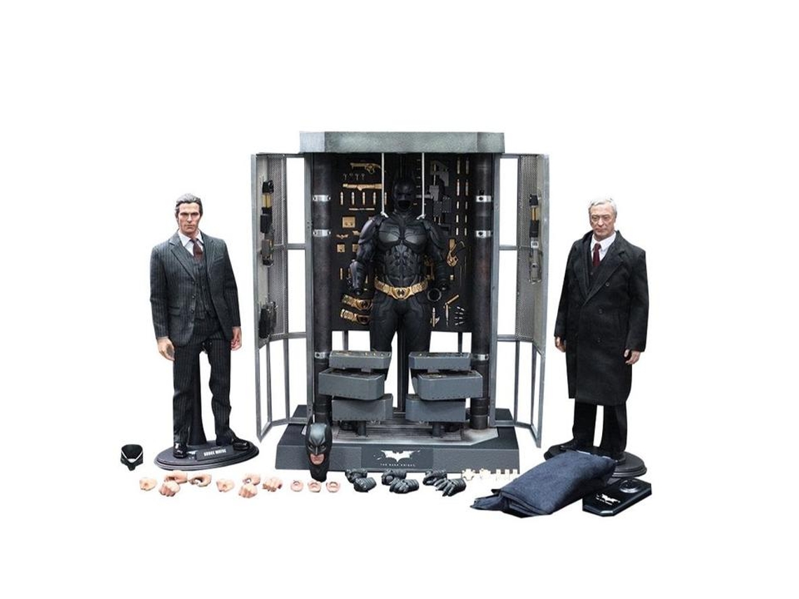 Figura Hot Toys MMS236 - DC Comics - The Dark Knight - Batman Armory With Bruce Wayne And Alfred Pennyworth