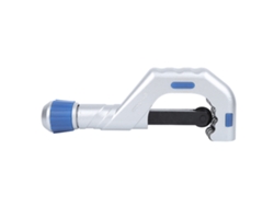 Cortatubos CT-670 con cuchilla de corte de acero inoxidable de alta resistencia.