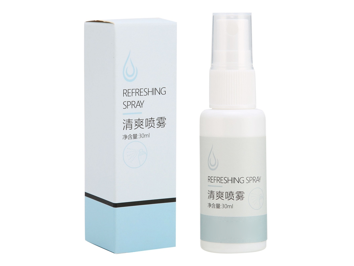 El spray facial refresca e hidrata la piel.
