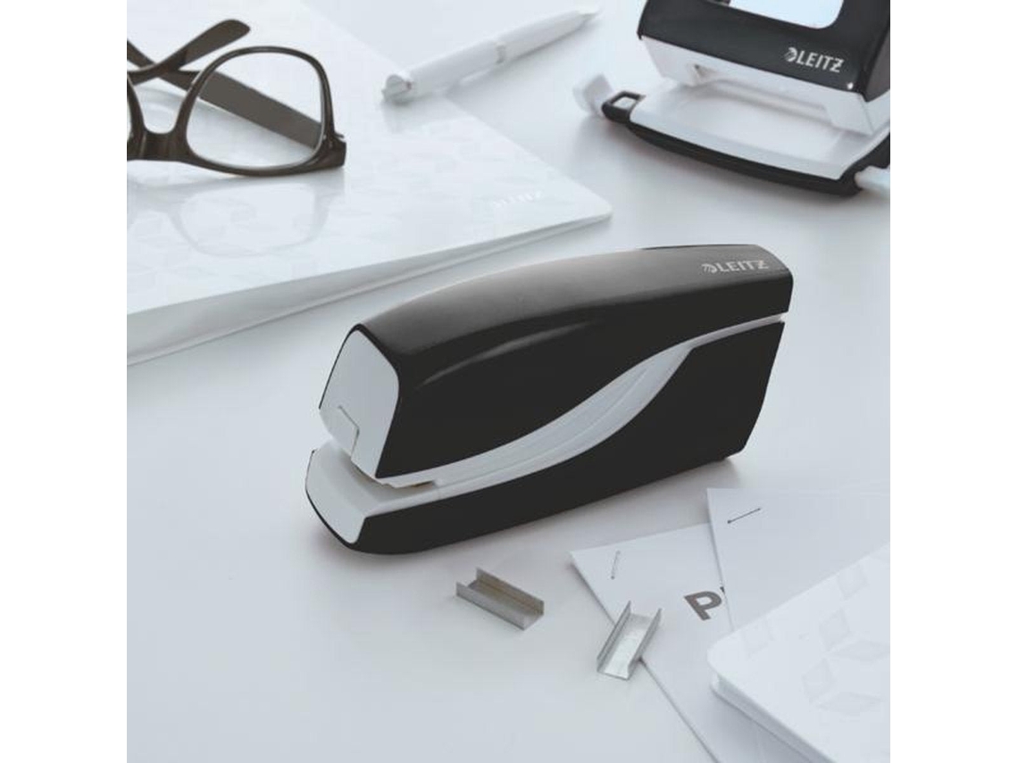 Grapadora eléctrica Leitz Wow, negra, capacidad de grapado 10 hojas, profundidad de inserción 10 mm, bandeja con resorte, 1 unidad (5566 10 95 Esselte Leitz)