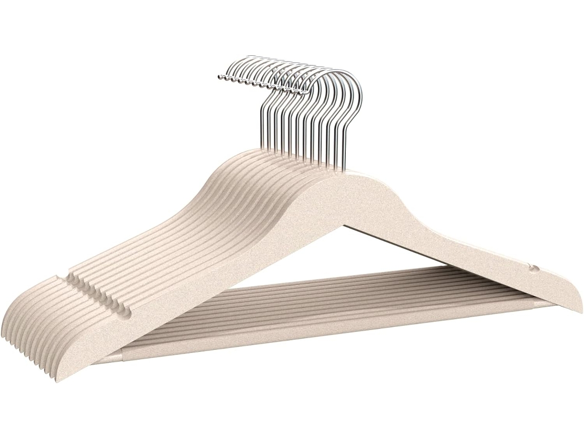 COM-FORT HOUSE | Percha de Resina | Percha para Ropa | Color Beige| Percha Resina Resistente | con Muescas Antideslizantes | 45cm | Pack 12 Unidades |