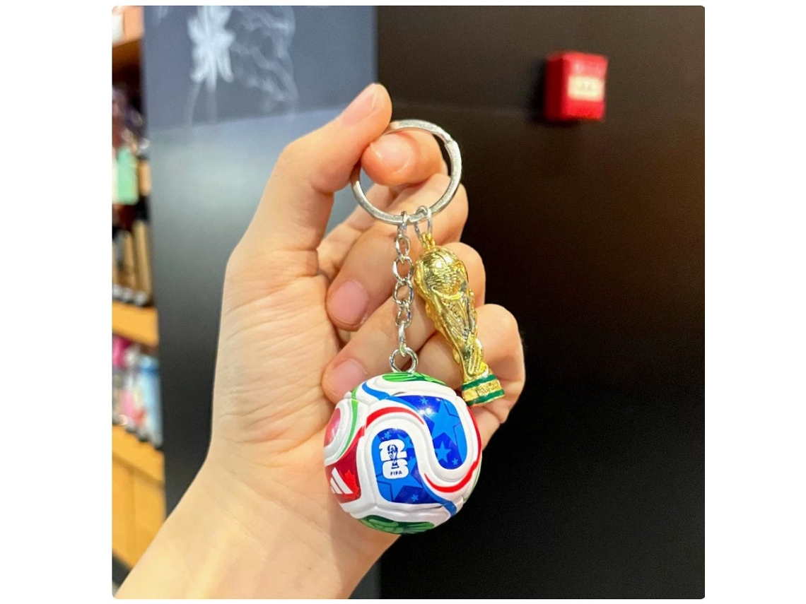 Llavero Doble Balón De Fútbol Y Copa Dorada, Accesorio Metálico Para Llaves Y Mochilas De Aficionados