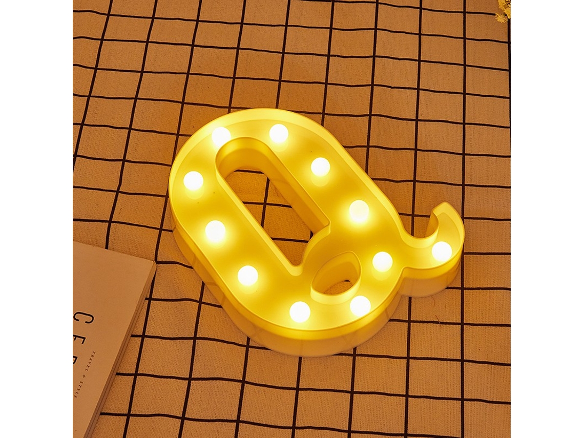 Letra LED Q Iluminada con Luz Blanca Cálida, Altura 22cm, Funcionamiento a Pilas 2*AA