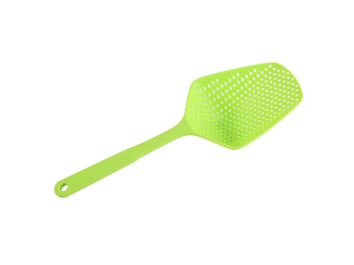 Colador de nylon verde con mango para utensilios y accesorios de cocina.