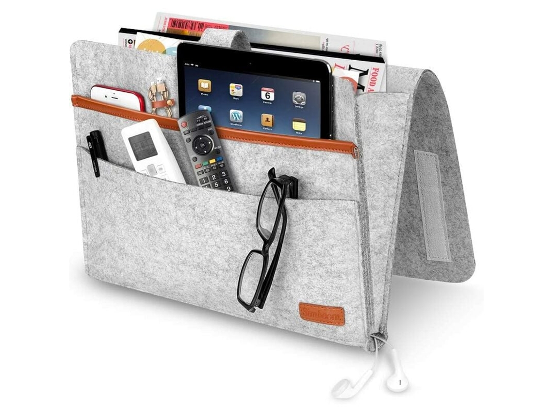 Bolsa de fieltro gris claro para sofá, tableta, control remoto de celular y otros artículos.