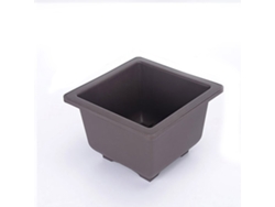 Maceta rectangular para suculentas con diseño de drenaje y bandeja.