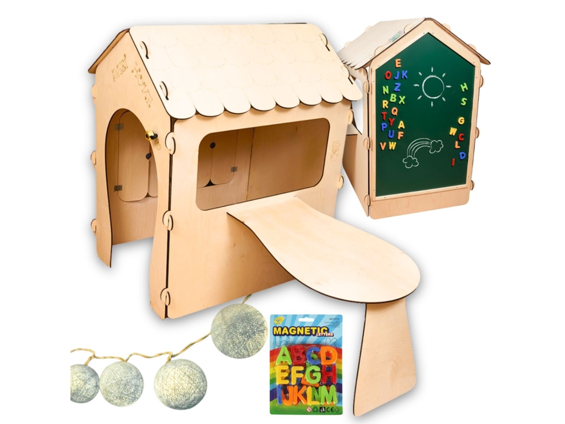 Casita infantil de madera con pizarra y mesa. PRICENET