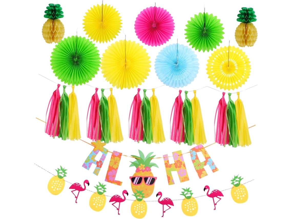 Juego de banderines de papel con estampado de flamencos, piñas y letras tropicales.