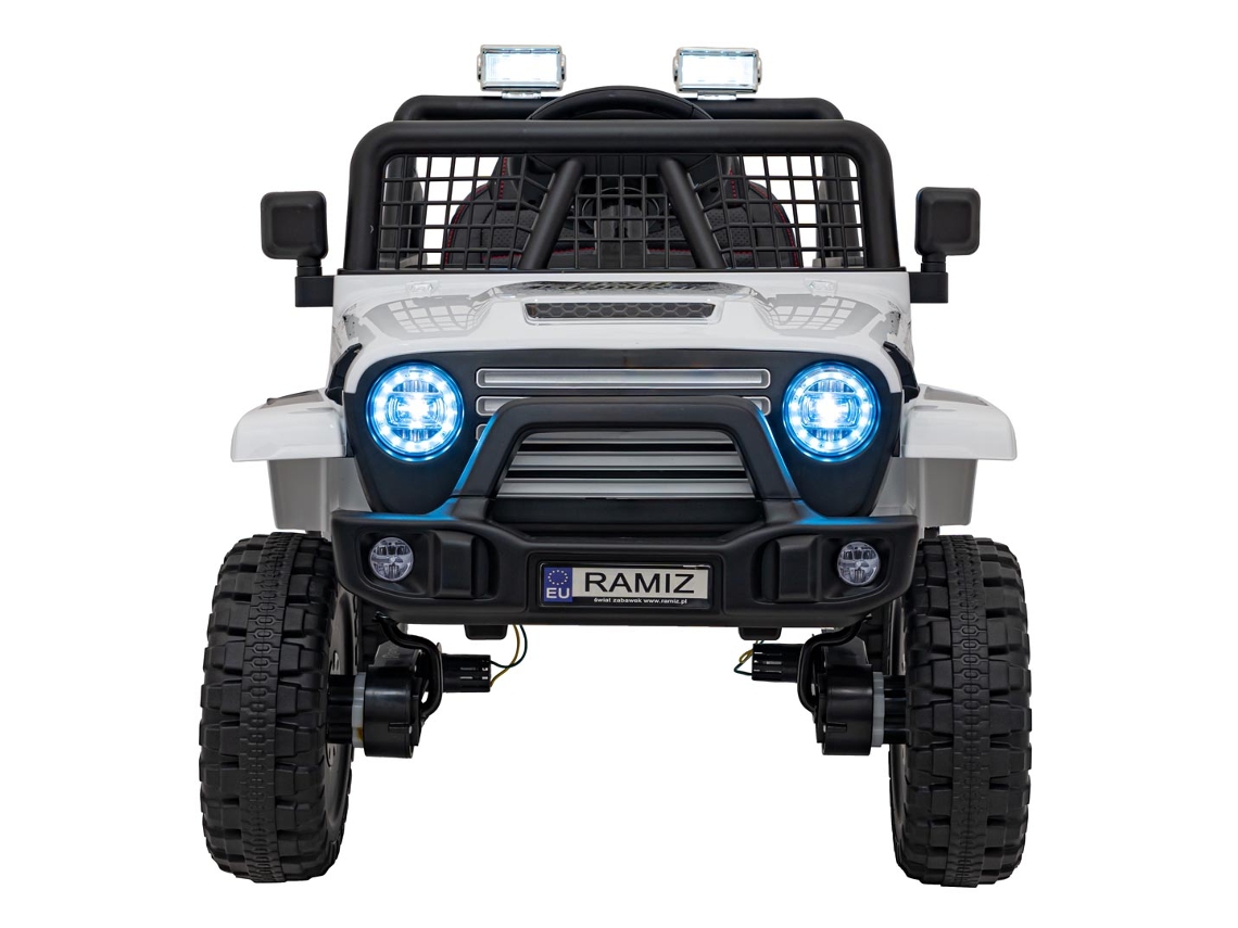Vehículo todoterreno 4x4 deportivo blanco B.active
