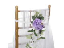 Sillas de boda para fiesta al aire libre de color lila claro con flores
