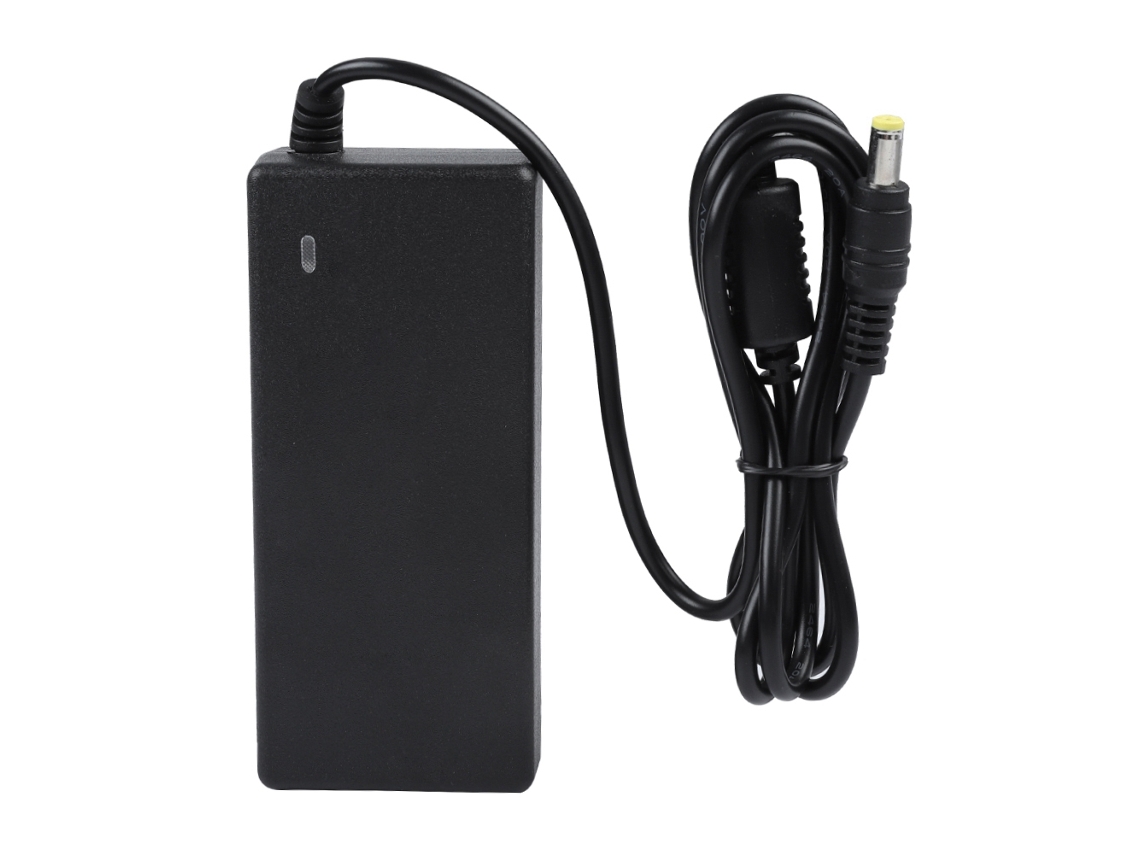 Cargador De Notebook Acer 65w 19v 3.42a 5.51.7mm 100 240v Negro Luz Dourada