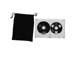Cinta de casete blanca con carrete metálico para grabación de sonido y música.