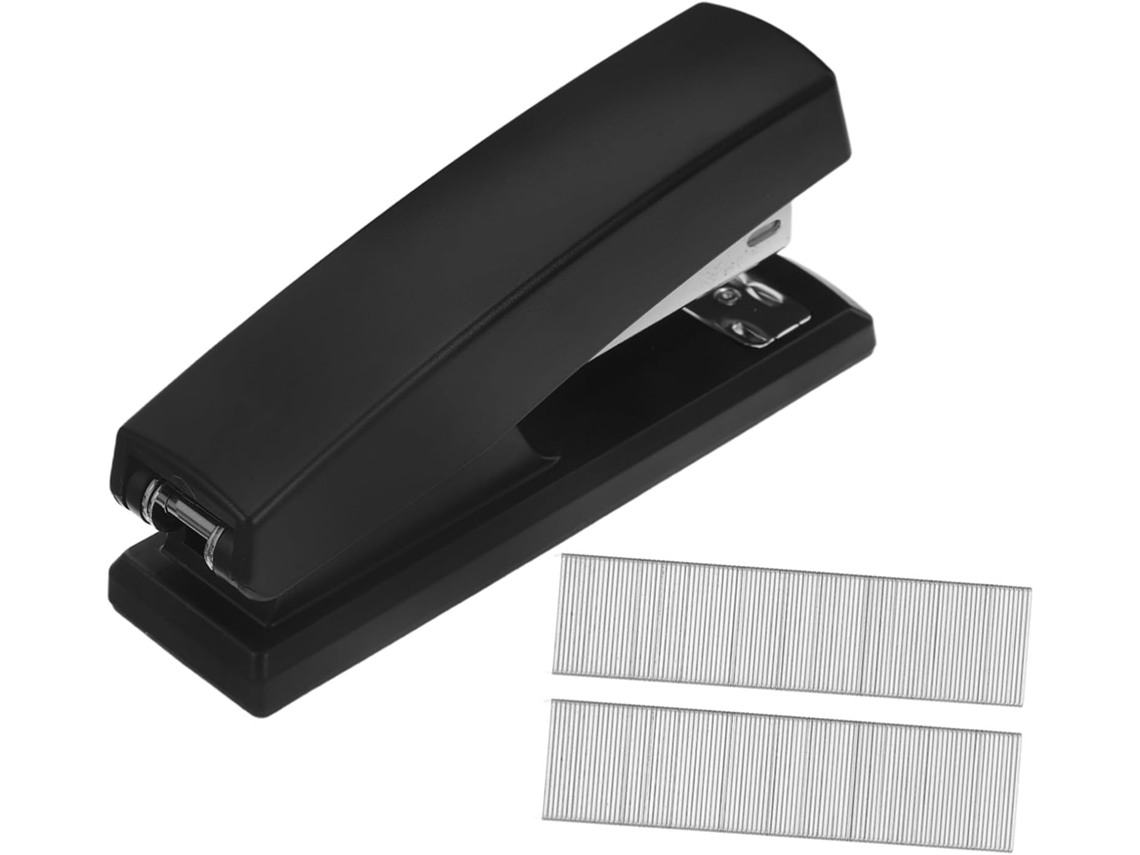 Grapadora de escritorio metálica, antideslizante y con diseño ergonómico.