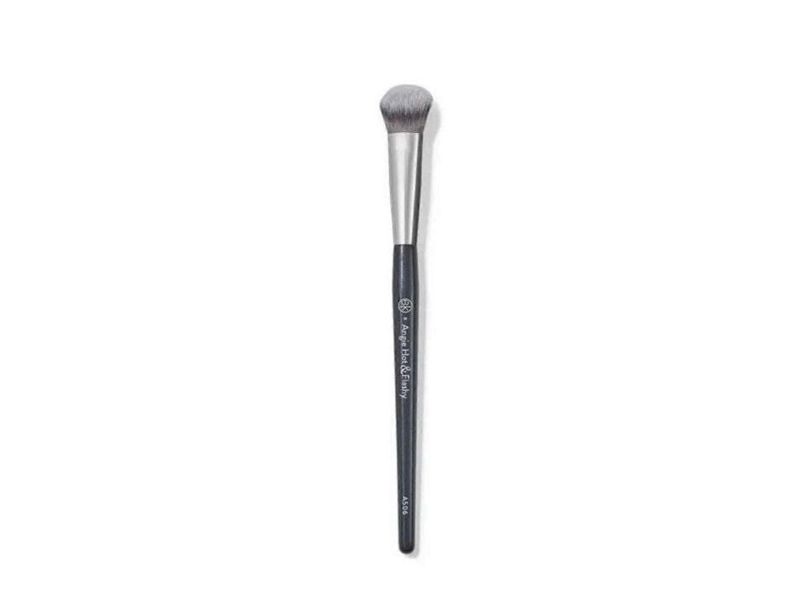 Corrector De Alta Cobertura Angie Hot Flashy A506 Con Brochas De Belleza