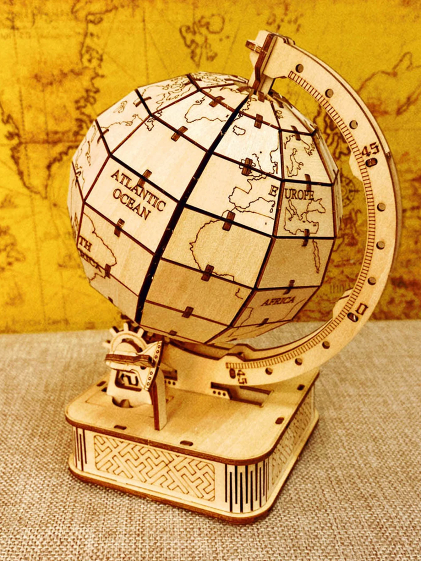 Globo terráqueo de madera 3D. Kit para ensamblar piezas hechas a mano.