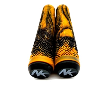 Puños Nokaic para Patinete Freestyle 160mm, Color Negro-Dorado