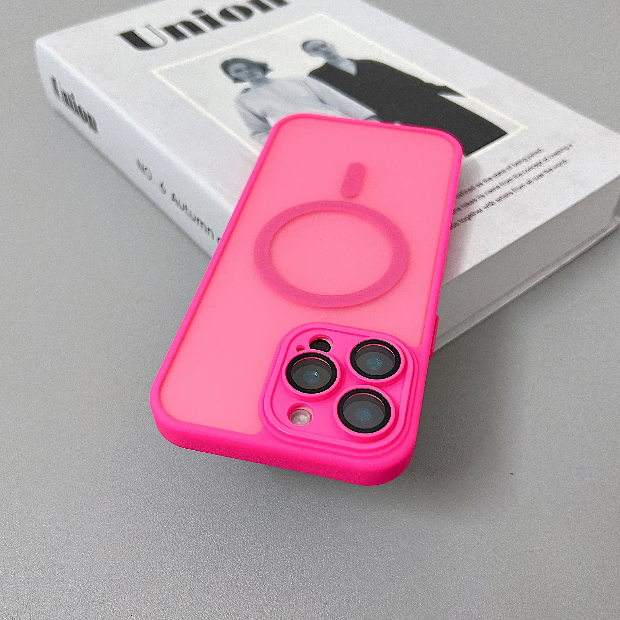 (iphone 16 Plus, Rojo Rosa) Funda Protectora Semitransparente A Prueba De Golpes Para Iphone, Compatible Con Carga Inalámbrica Magsafe.