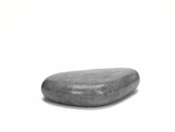 Sasso big - Mesa de centro (74 x 123 x 27h) en piedra fósil gris STONES