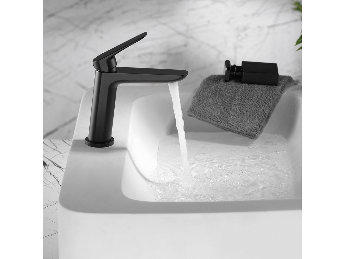 Grifo monomando para lavabo, serie Belgica, en latón y zama negro mate, con cartucho cerámico de Ø35 mm y latiguillos flexibles Imex.
