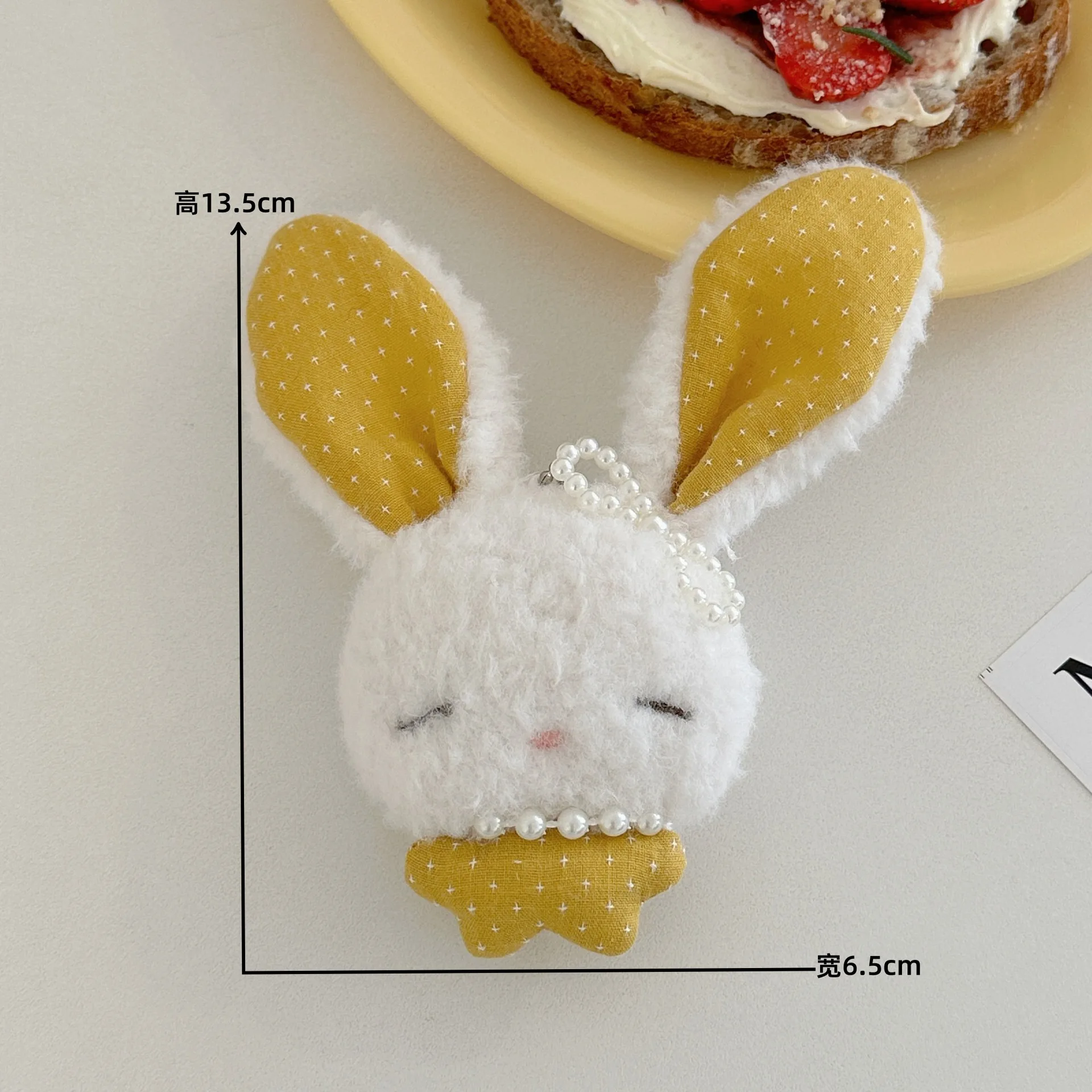 Precioso llavero de conejo de peluche colorido con adornos de perlas MDUG (amarillo)