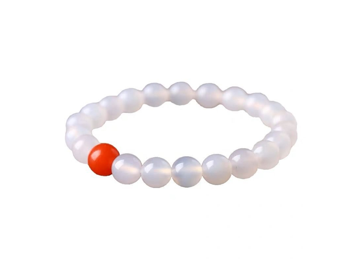 Pulsera con 20 cuentas blancas y 1 roja. Tommy01