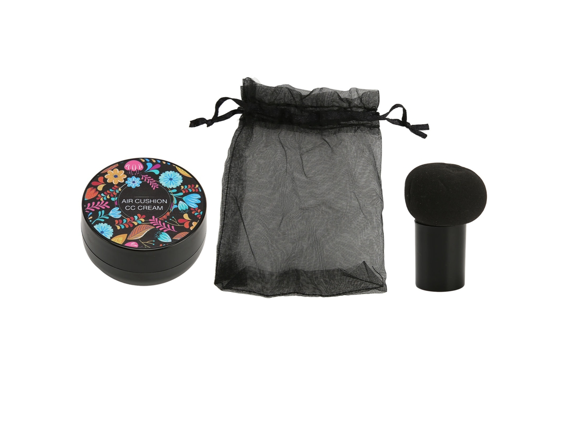 Crema BB con cabezal de esponja de champiñón para iluminar y cubrir imperfecciones.