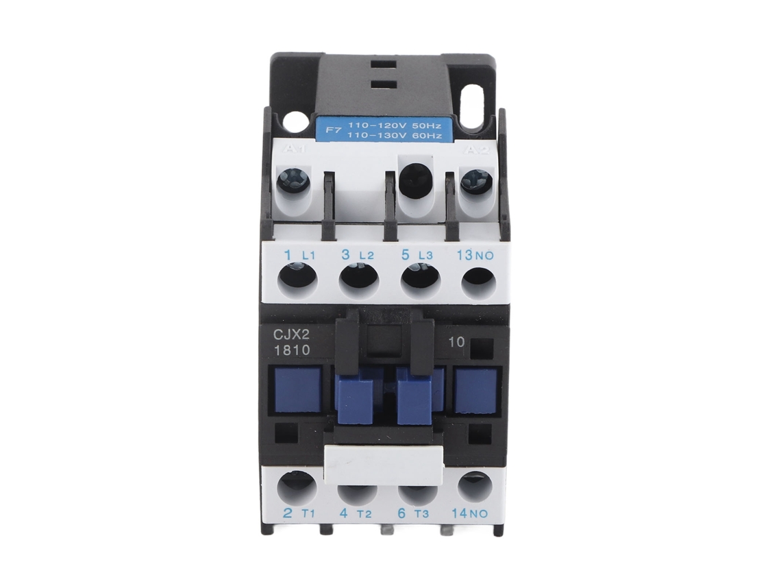 Contactor de CA con contactos de plata gruesa y bobinas de cobre ignífugas.