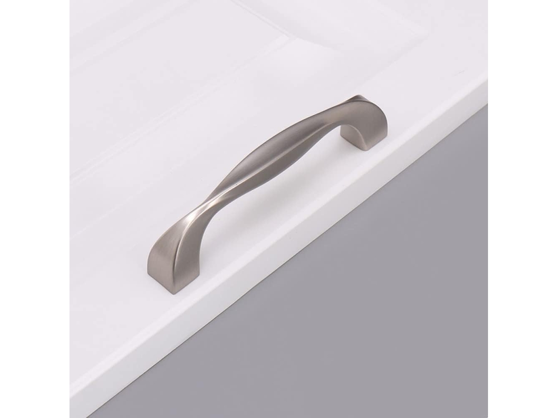 Puerta 96. Armario De Cocina Moderno En Negro Con Tiradores De Aleación De Zinc Plateado.