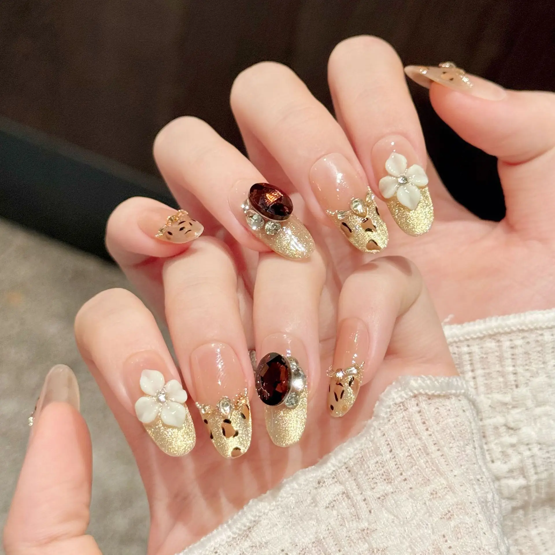 (3100-l) Paquete De 10 Parches De Uñas Postizas Ovaladas De Longitud Media, Hechos A Mano.