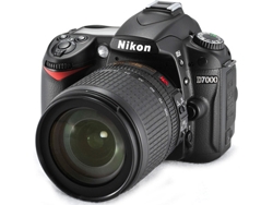 Cámara De Foto Reflex NIKON D7000+18-105G Vr