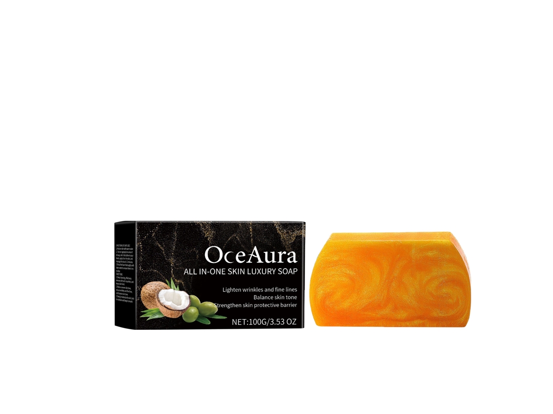 Jabón dorado con aceite esencial para el cuidado facial y corporal.