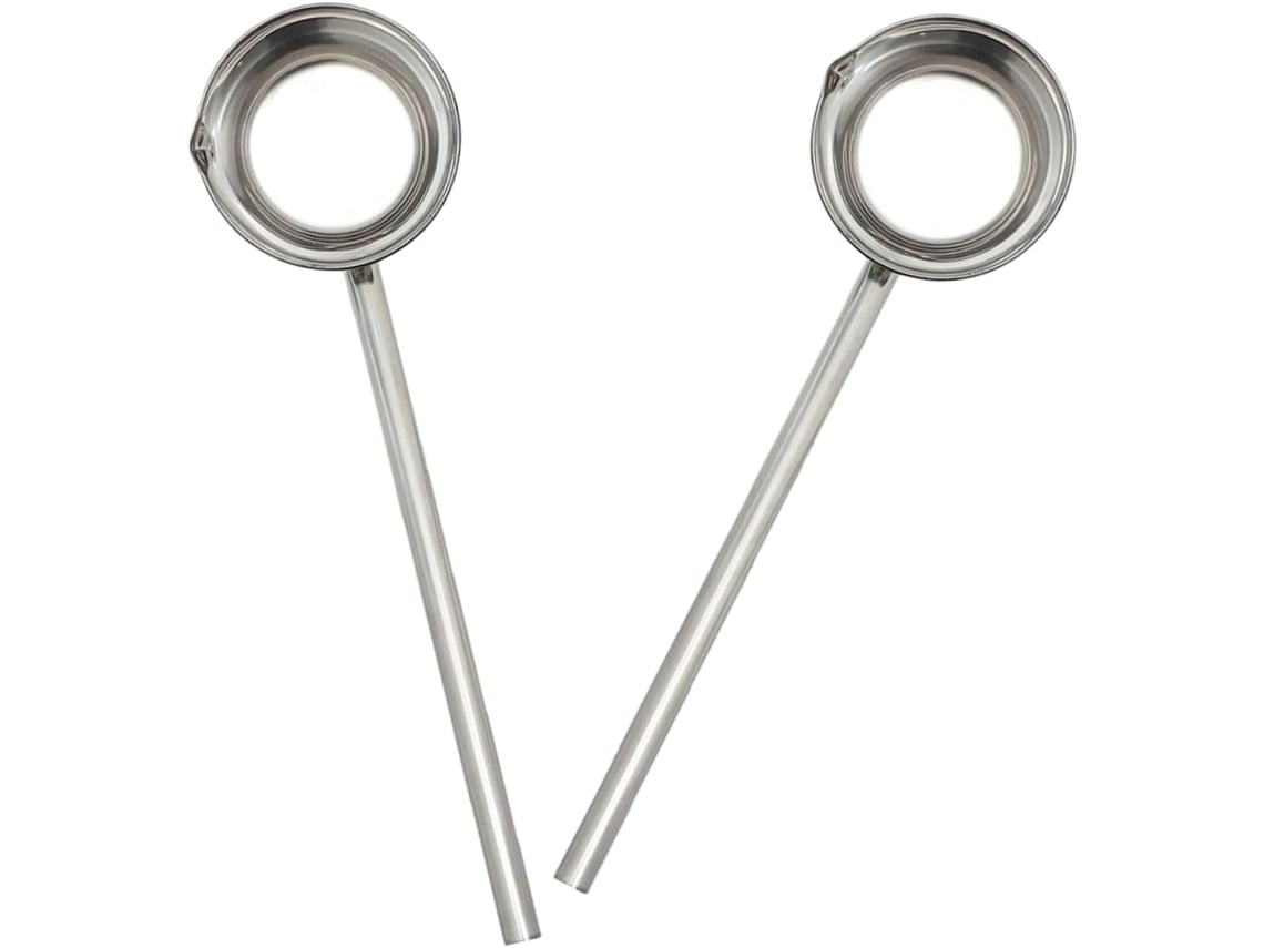 Utensilio De Cocina. La Cuchara De Agua Está Hecha De Acero Inoxidable Y Tiene Detalles Finos, Y No Es Fáci...