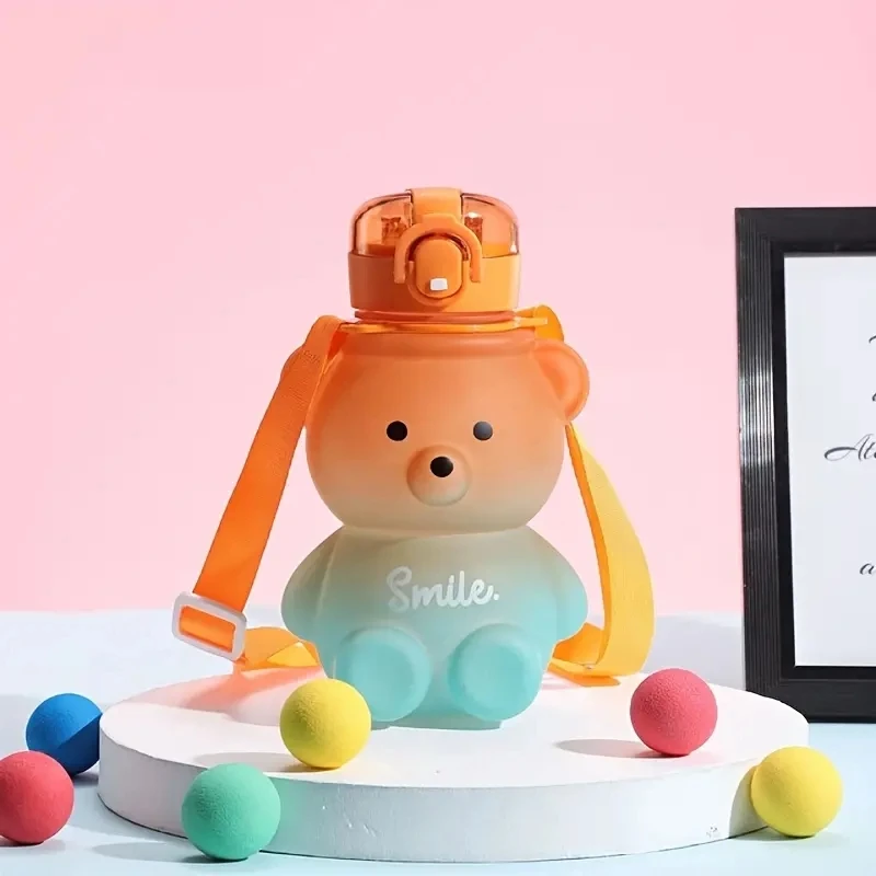Garrafa de Água Grande Feminina, com Copo de Plástico e Canudo, com Estampa de Urso em Degradê. MDUG (laranja)