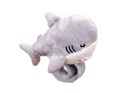 Peluche extra suave y tierno. Diseño de tiburón con mecanismo enrollable. 14 cm.
