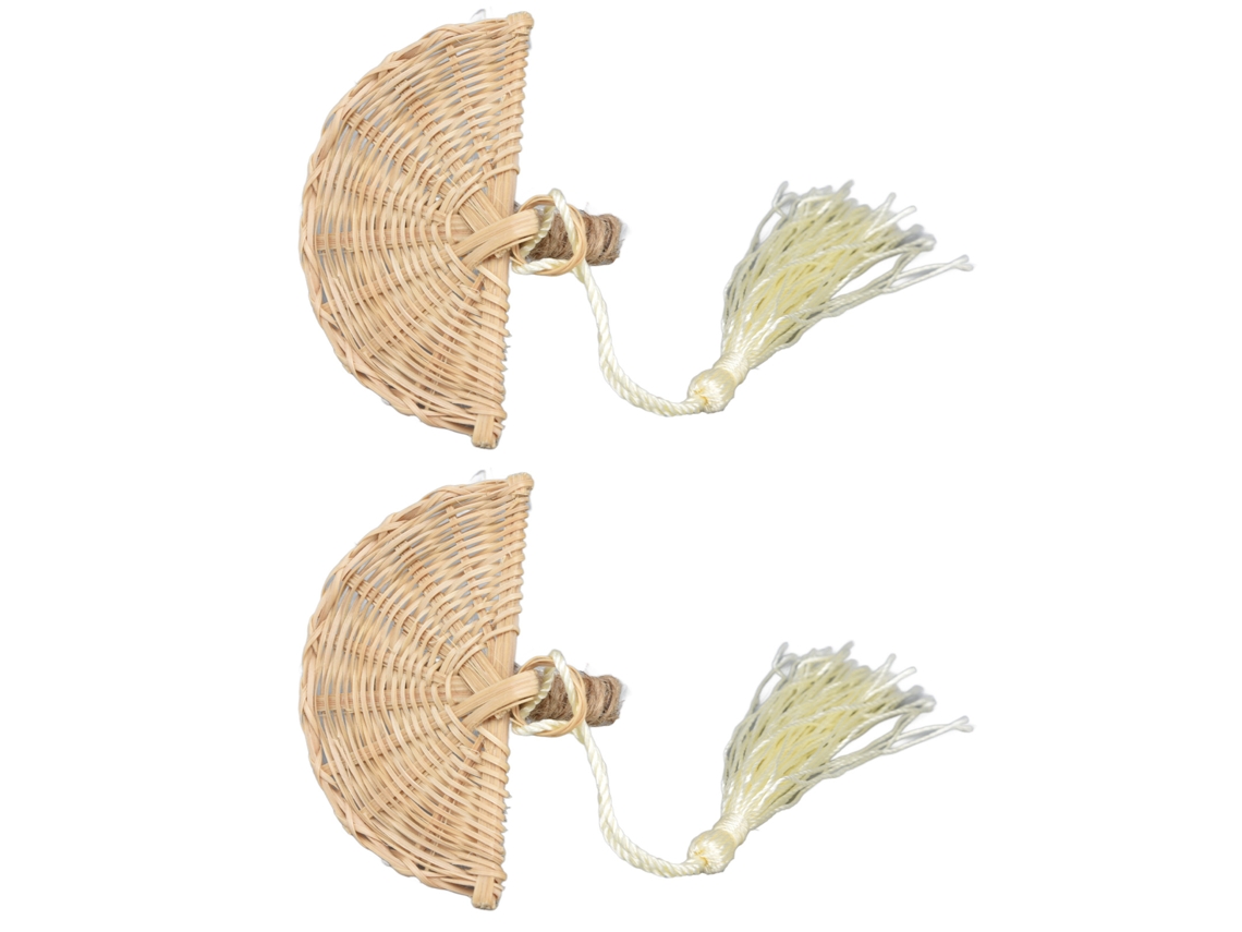 2 servilleteros de ratán con un diseño innovador, elegante y exquisito, y flecos decorativos para la decoración de la mesa.