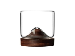 Vaso de whisky con posavasos de madera