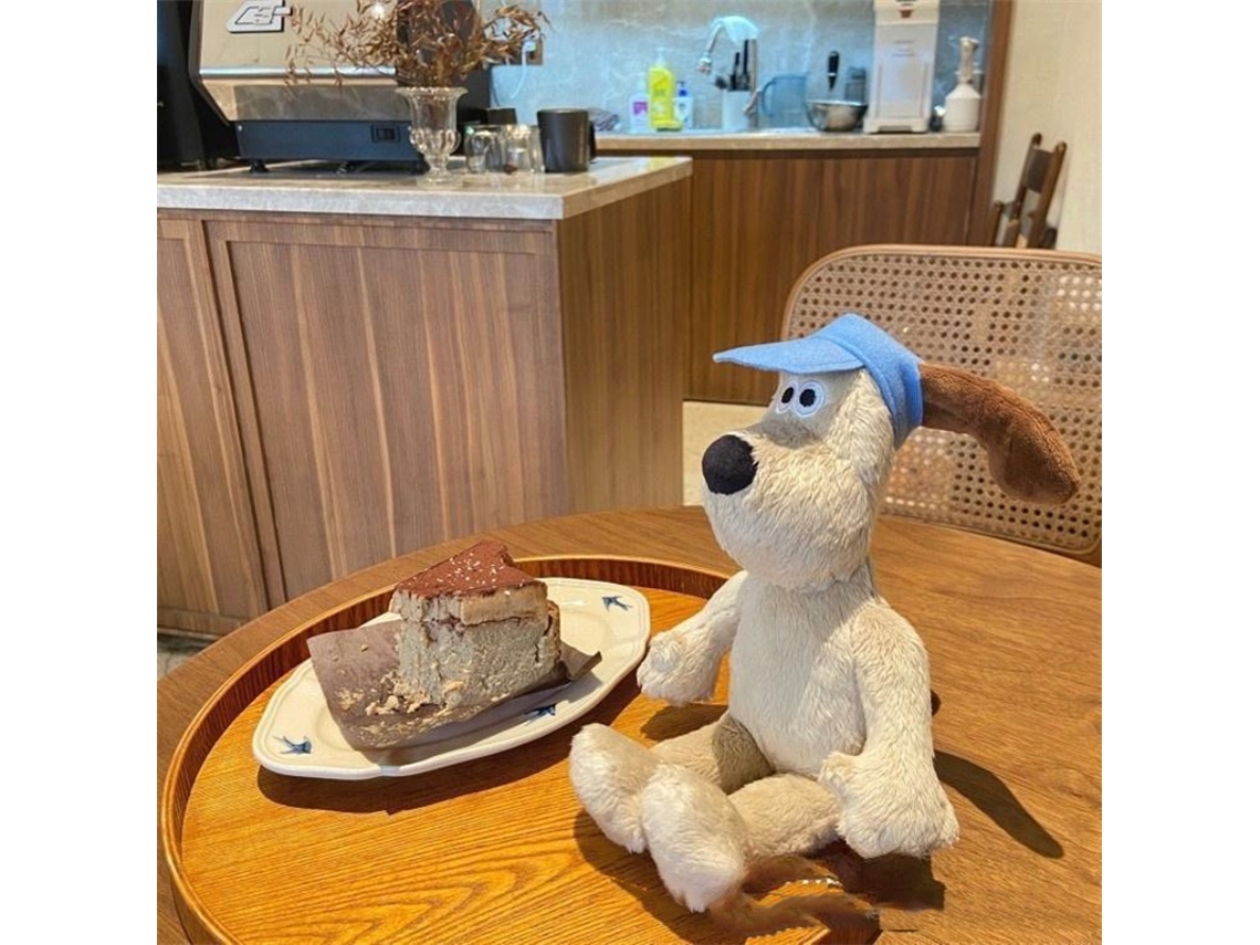 Rebe-Toy, cachorrinho de pelúcia, desenho animado curto, decoração para casa, boneco com chapéu azul.