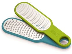 Juego de 2 ralladores Joseph Joseph Duo, cuchillas de acero inoxidable, mango compacto con clip, ideales para queso y cítricos, color azul y verde.