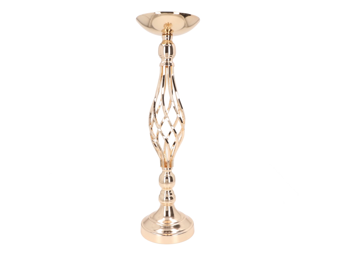 Candelabro de hierro dorado para uso decorativo sobre mesa.