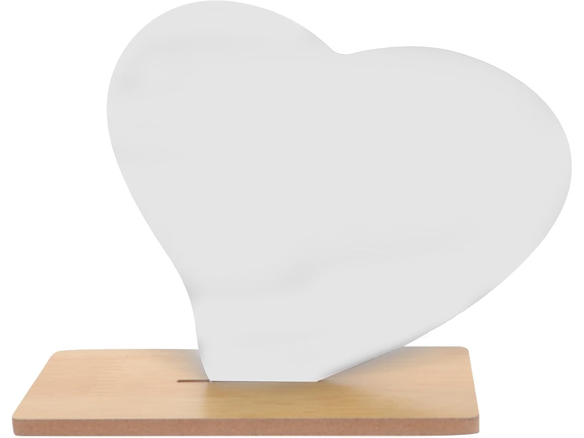 Espejo de maquillaje grande de acrílico con forma de corazón y soporte.