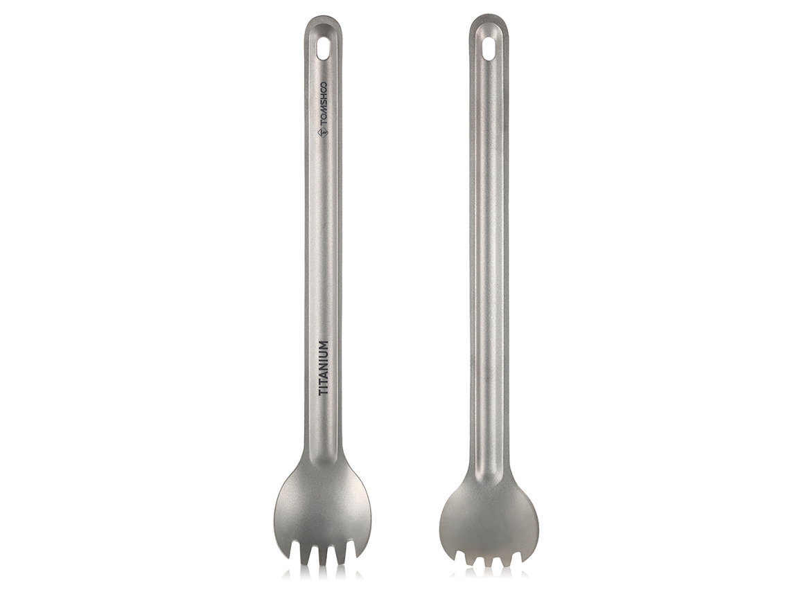Tenedor y cuchara largos de acero de titanio para acampar al aire libre.
