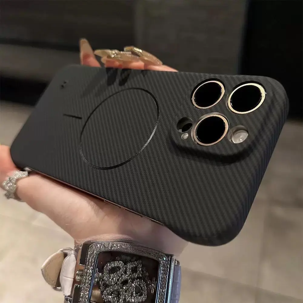 (b, Iphone 15 Plus) Funda De Lujo Ultradelgada De Media Cobertura Con Textura De Kevlar, Compatible Con Carga Inalámbrica Magnética.